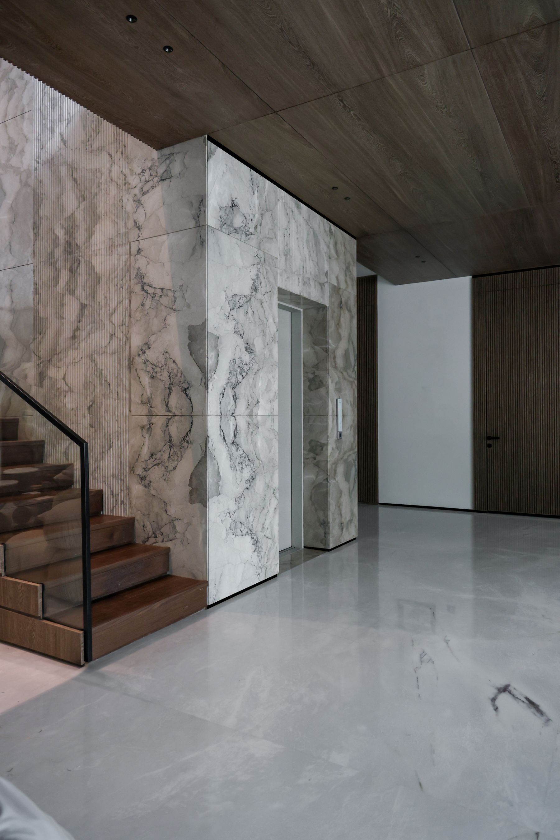 Full-height stone wall cladding design reference